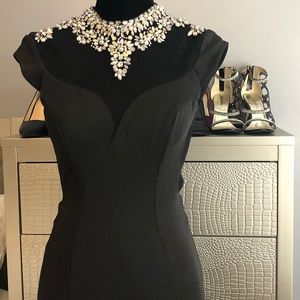 Elizabeth K XS black formal gown